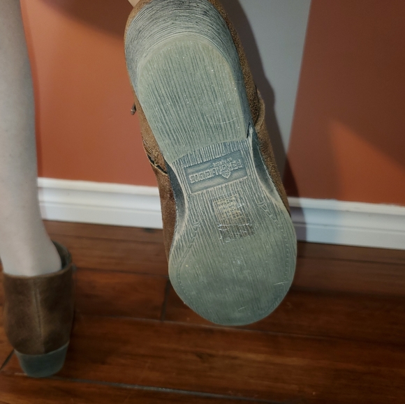 Ladies Fergalicious by Fergie Ankle Booties - Picture 5 of 9